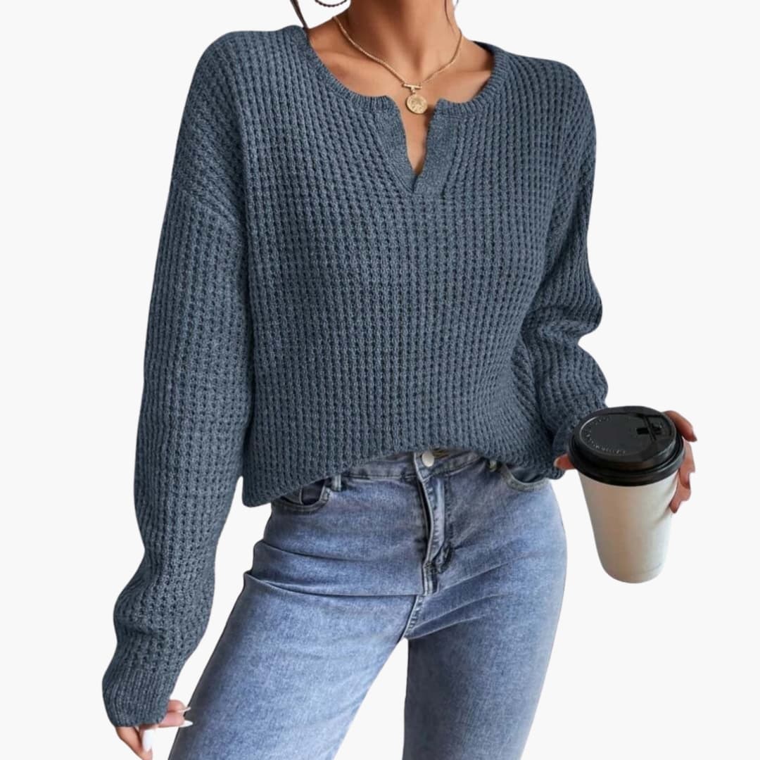 Pull de malha para mulher com gola aberta e textura gofrada