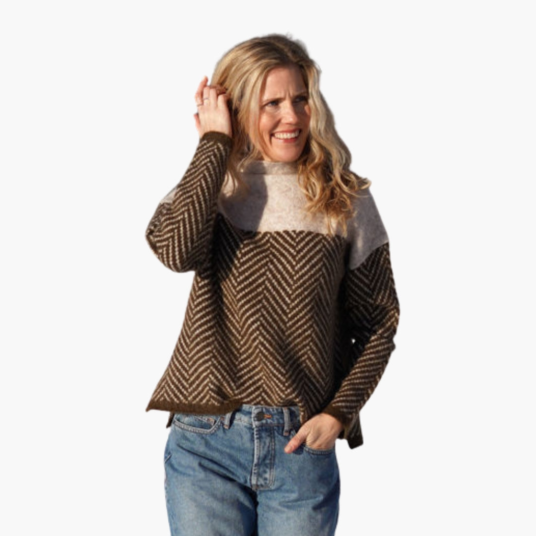 Damestrui met coltrui en chevronpatroon