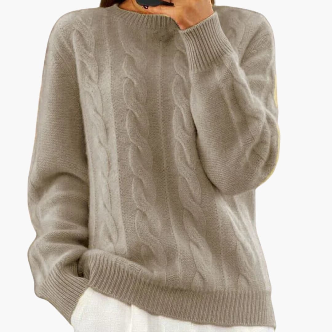Women's pullover with round neck and smooth surface