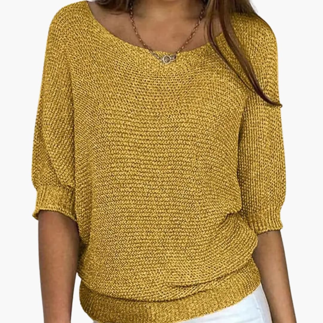 Women's fine knit sweater with round neck and 3/4 sleeves