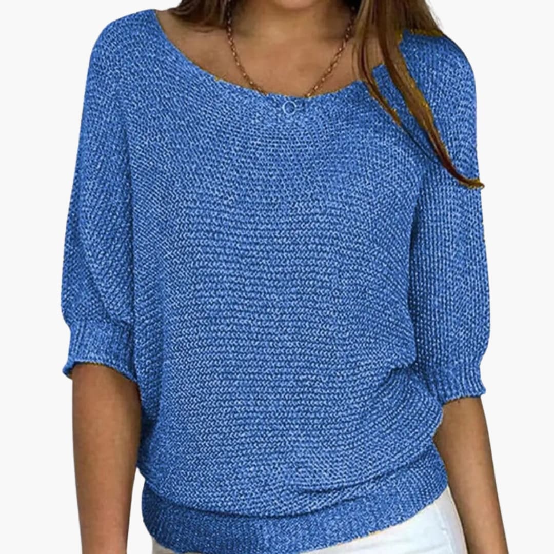 Women's fine knit sweater with round neck and 3/4 sleeves