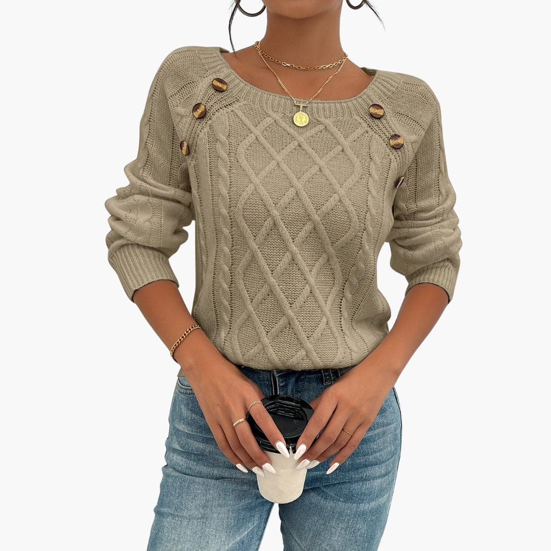 Damegenser i vridd strikk med rund hals og knappedetalj