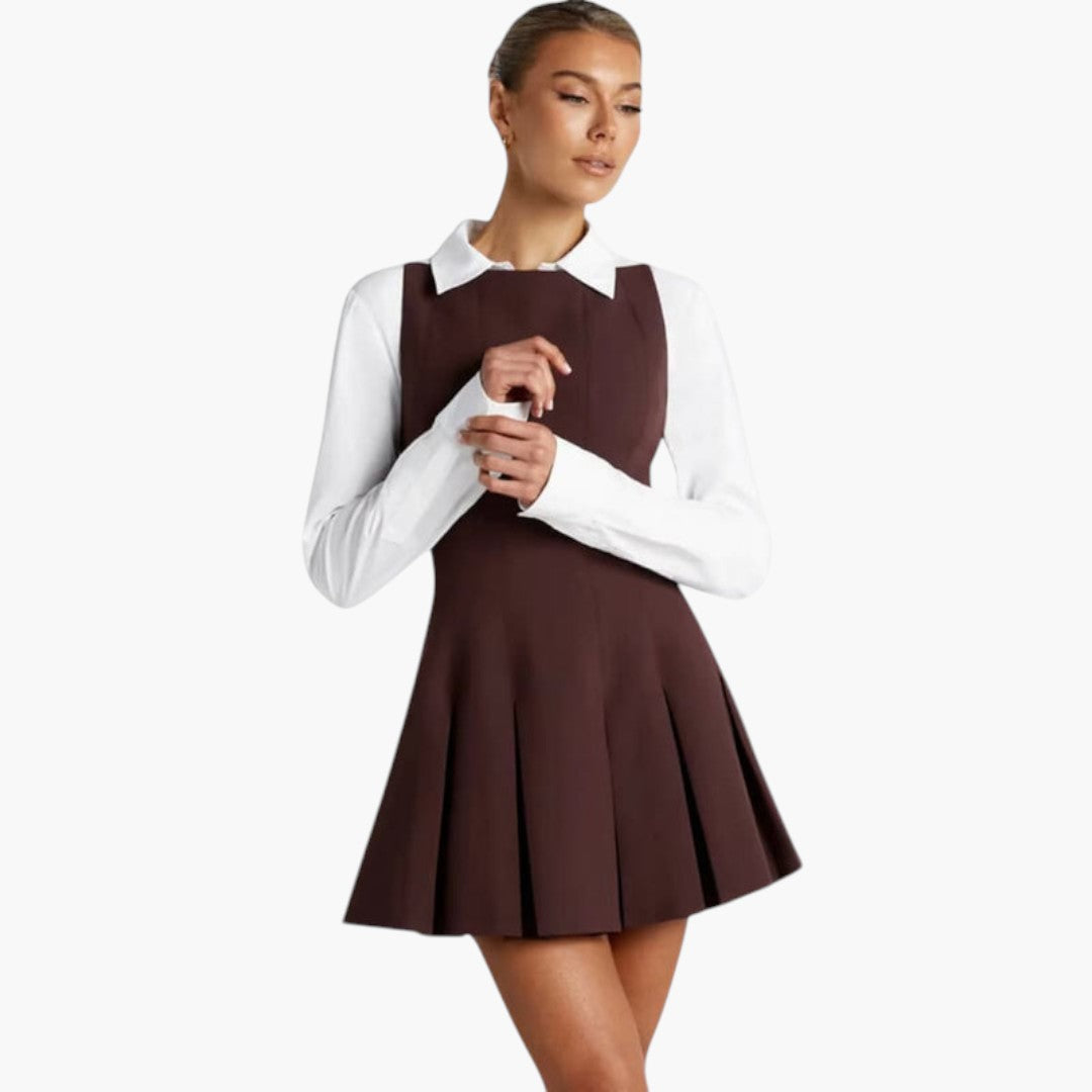 Mini-Kleid für Damen mit freiem Rücken und plissiertem Rock