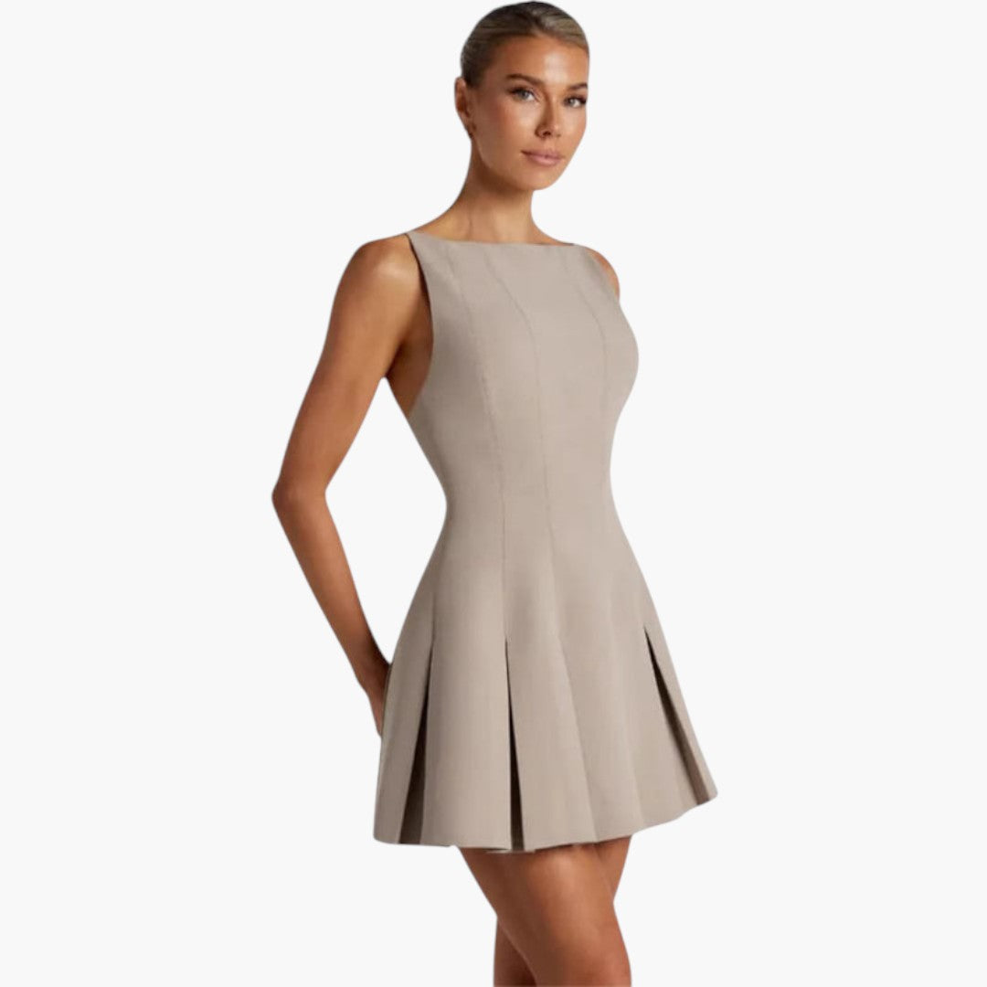 Mini-Kleid für Damen mit freiem Rücken und plissiertem Rock