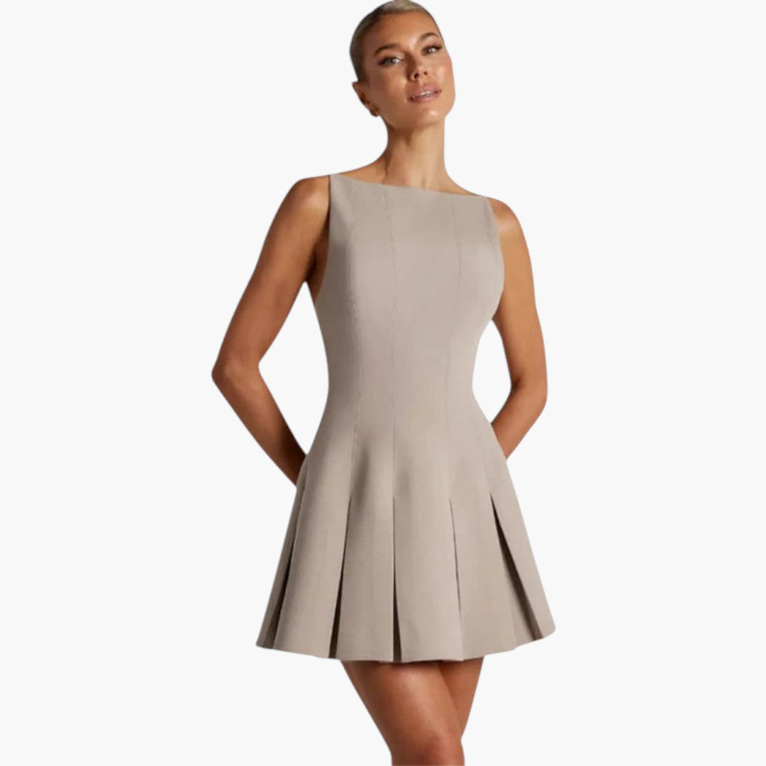 Mini-Kleid für Damen mit freiem Rücken und plissiertem Rock