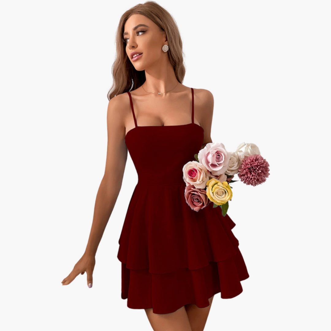 Kleid für Damen mit dünnen Trägern und mehrlagigem Rock