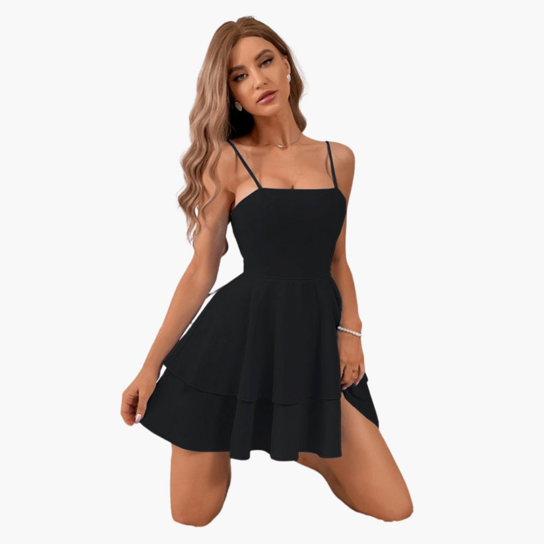 Kleid für Damen mit dünnen Trägern und mehrlagigem Rock