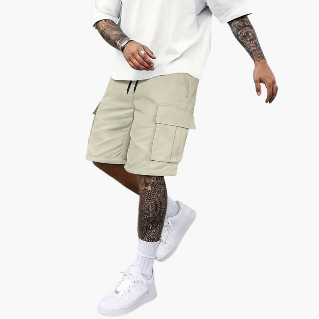 Men's short cargo shorts with drawstring waist