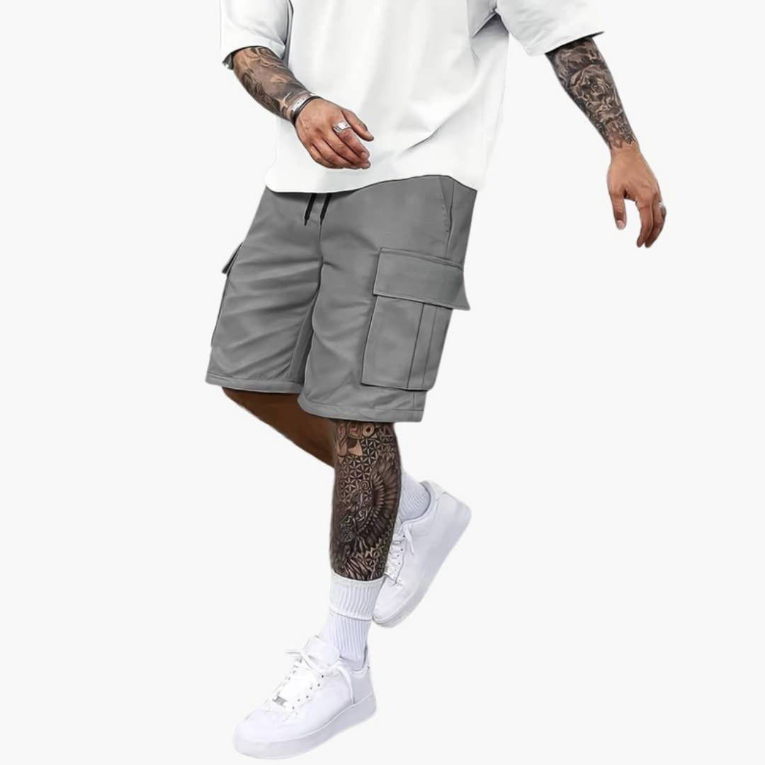 Men's short cargo shorts with drawstring waist