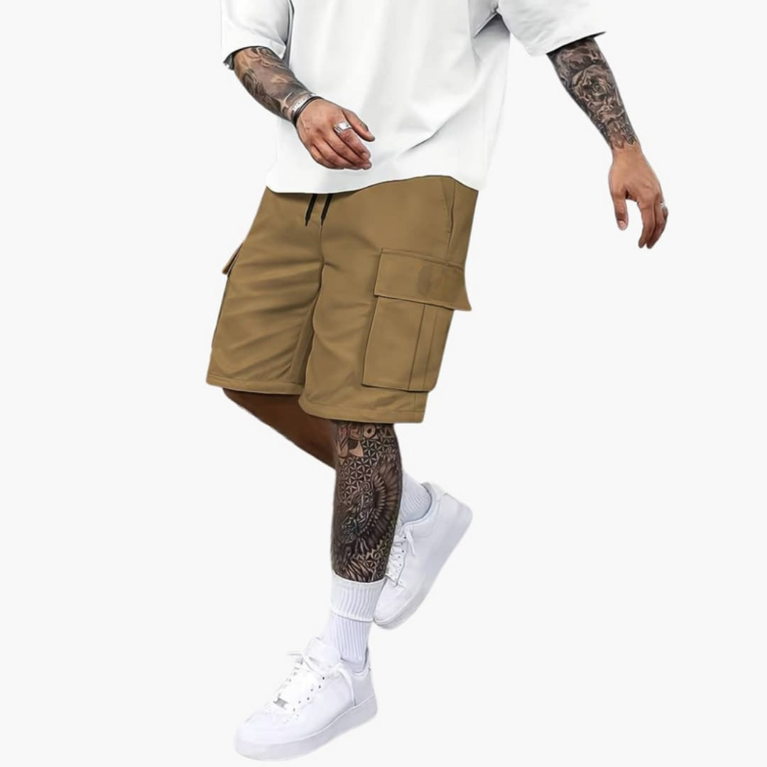 Men's short cargo shorts with drawstring waist