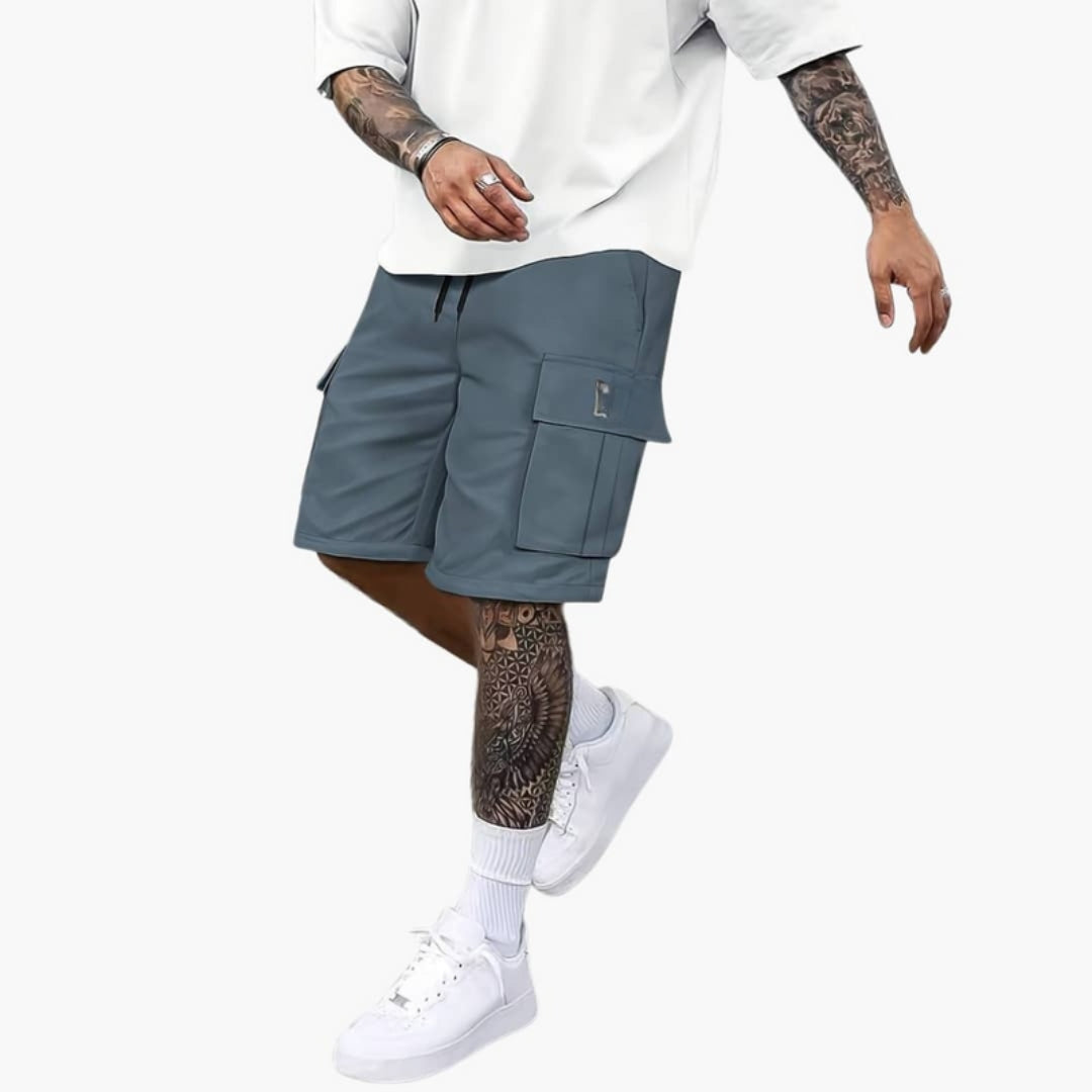 Men's short cargo shorts with drawstring waist