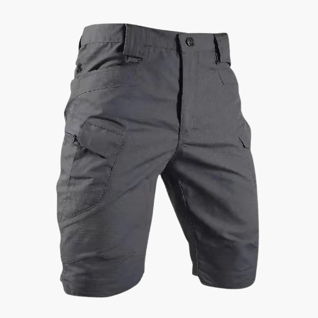 Men's short cargo shorts with button closure
