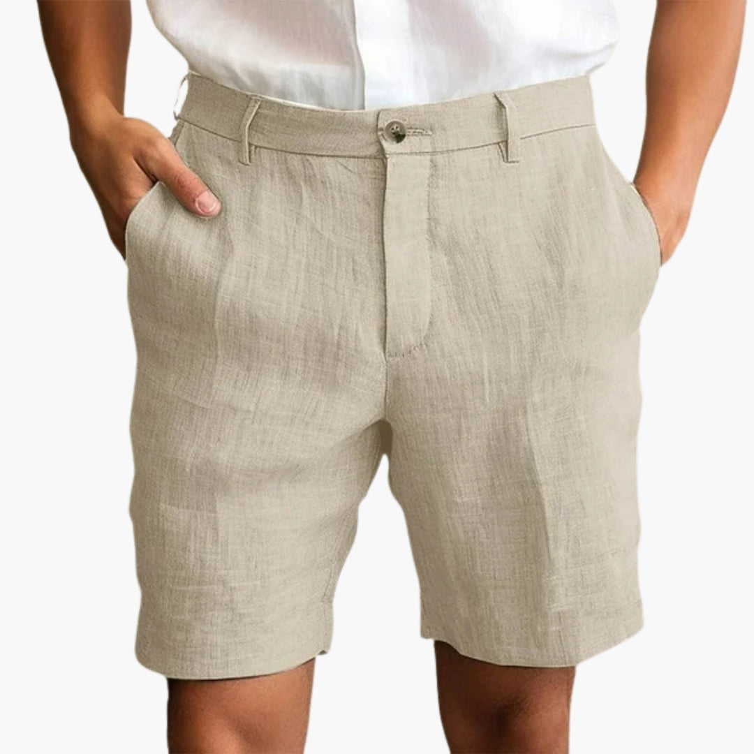 Pantaloncini uomo con chiusura a bottone e orlo risvoltato