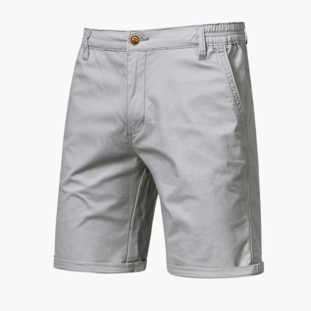 Men's shorts with button closure and side pockets