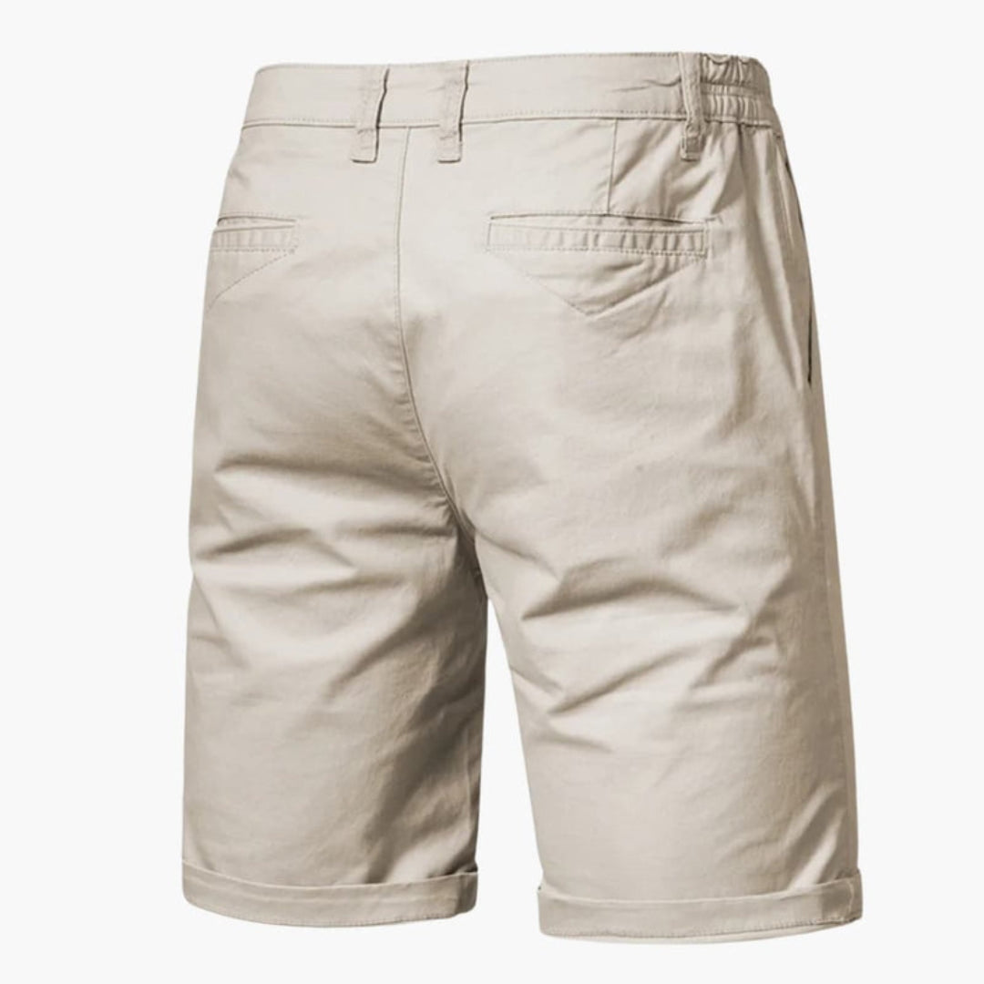 Men's shorts with button closure and side pockets