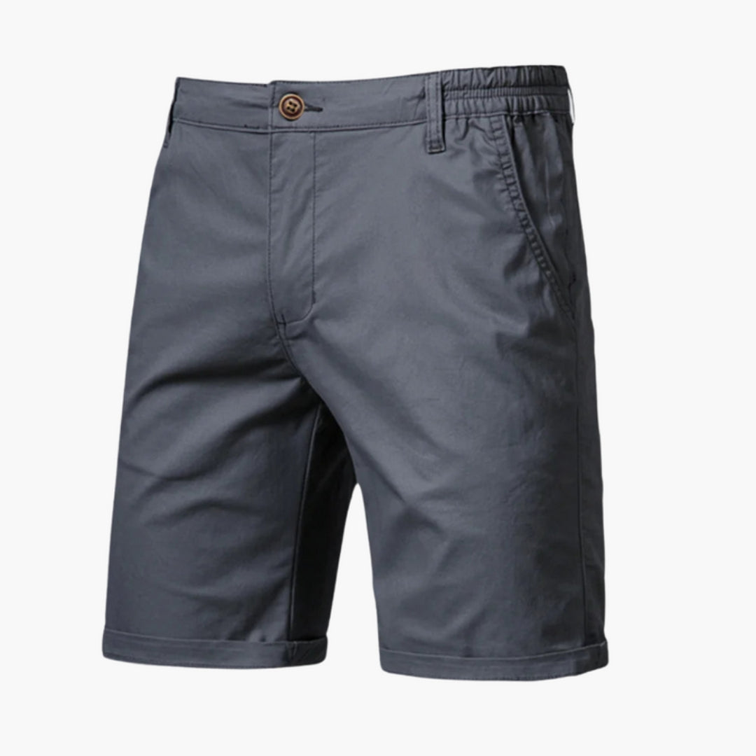 Men's shorts with button closure and side pockets