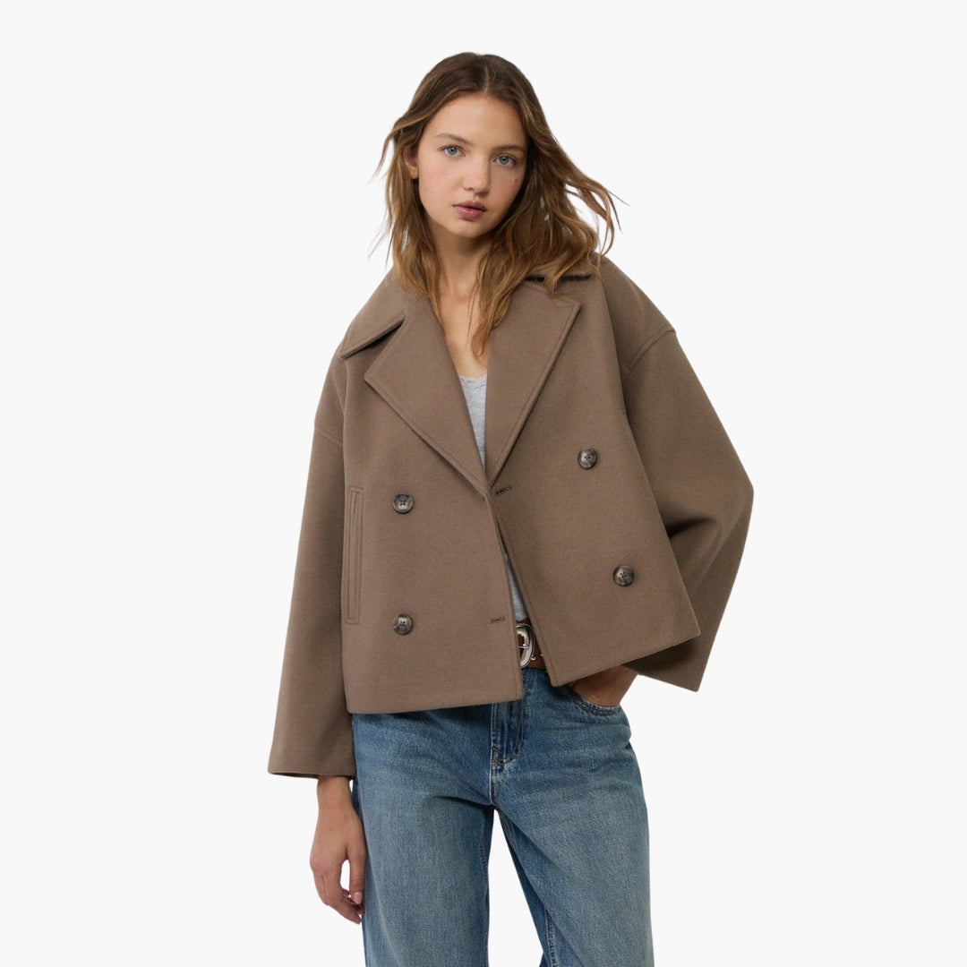 Kort damevest med krydset lukning