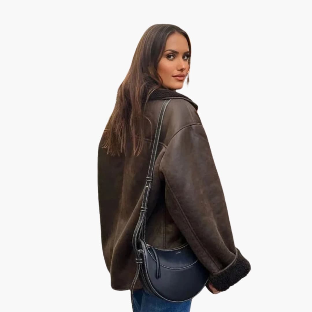 Veste femme courte d’hiver avec col large