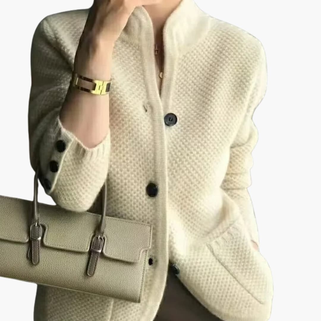 Veste femme tricotée avec surface texturée et fermeture boutonnée
