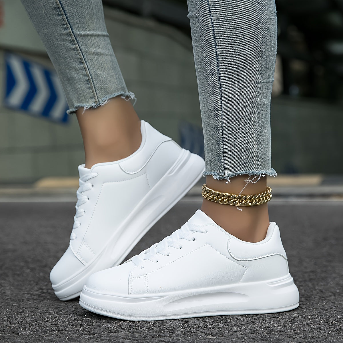 Sneakers femme blanches au design épuré | baskets intemporelles et polyvalentes