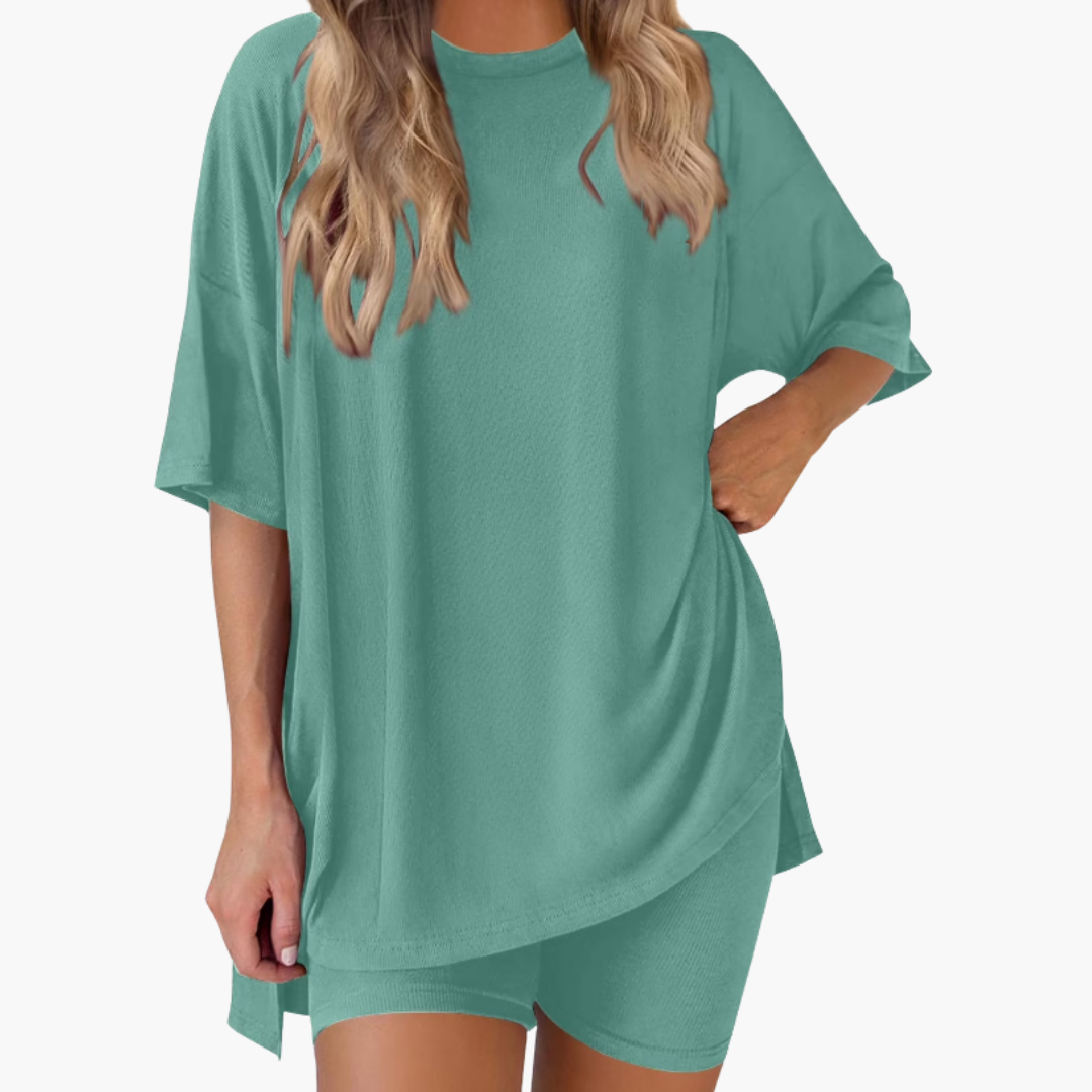 Completo sportivo donna con top a collo a V e pantaloncini larghi