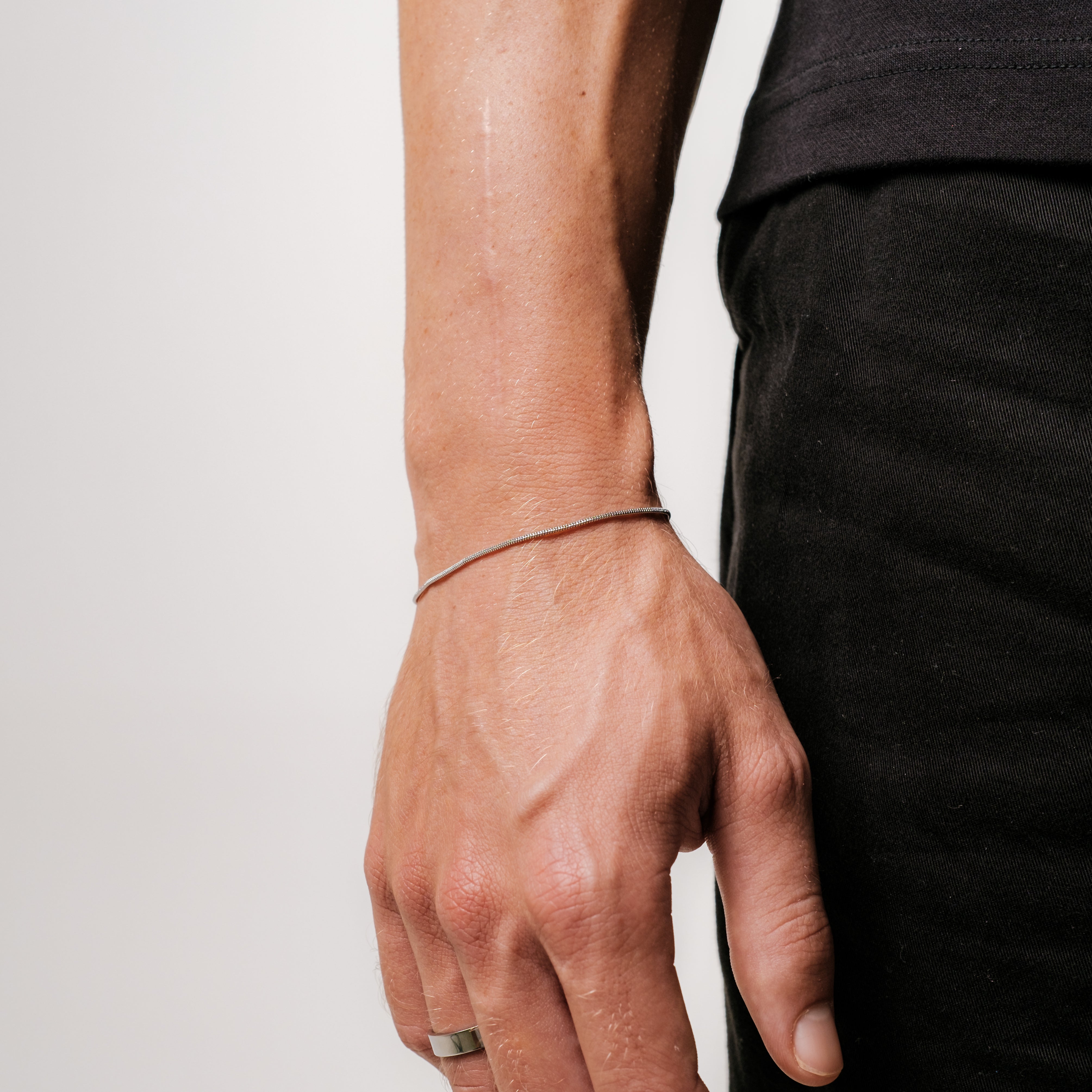 Bracelet homme fin 1.4mm argent | Design minimaliste et géométrique ajustable