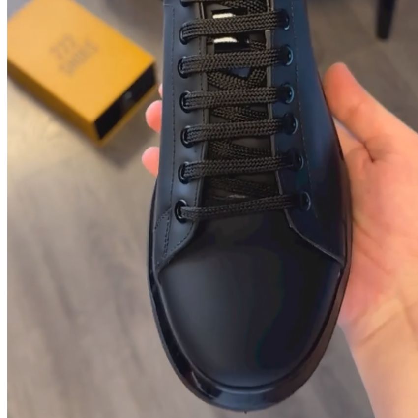 Baskets homme noires | Lacets sécurisés, semelle amortissante | Adhérence antidérapante, style casual urbain