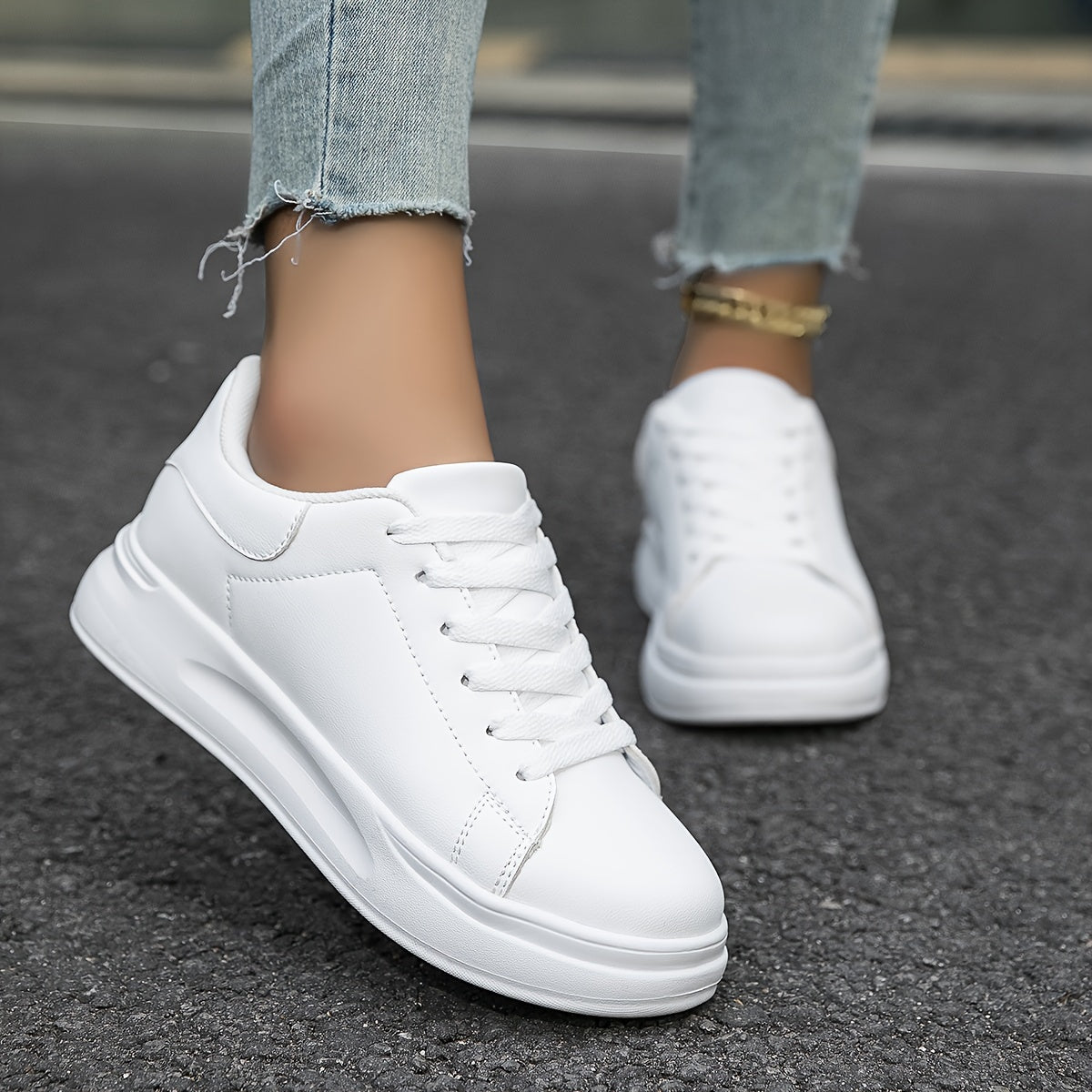 Sneakers femme blanches au design épuré | baskets intemporelles et polyvalentes