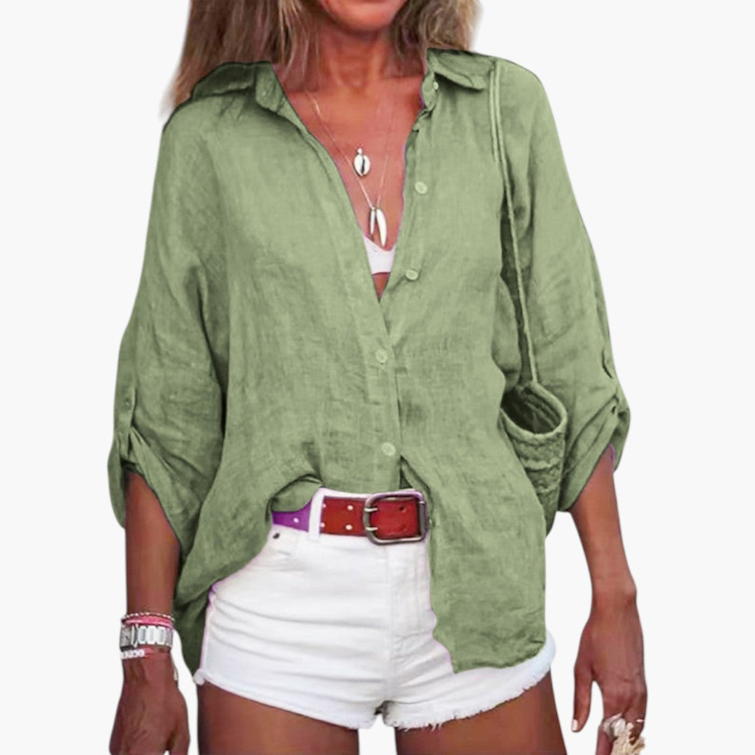 Women's blouse with buttoned collar closure