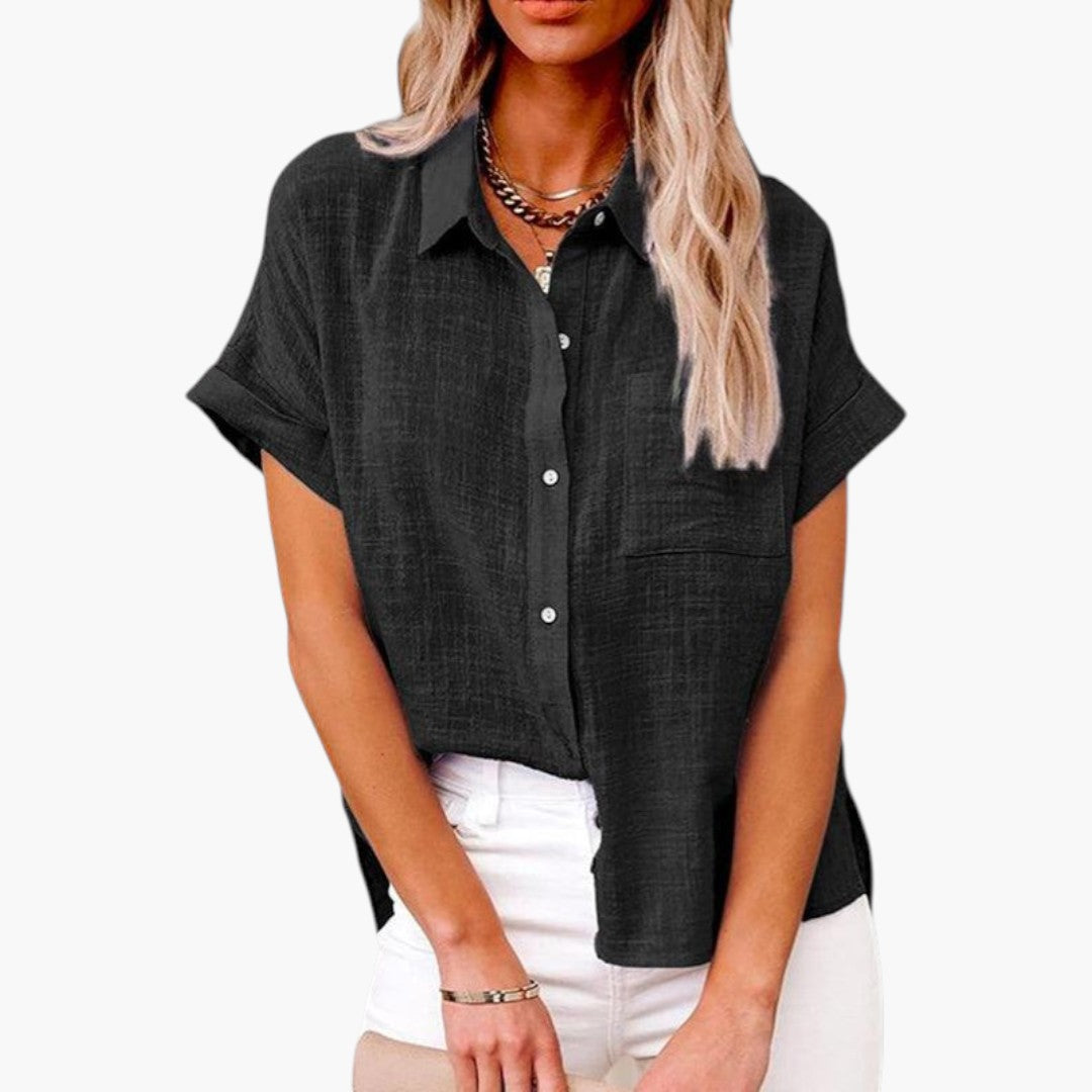 Women's blouse with classic collar and short sleeves