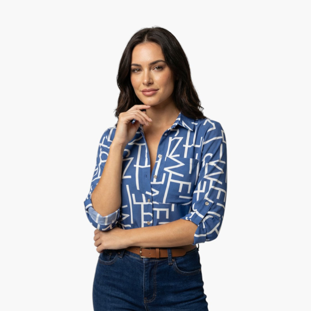 Damenbluse mit umgeschlagenem Kragen und Knopfleiste