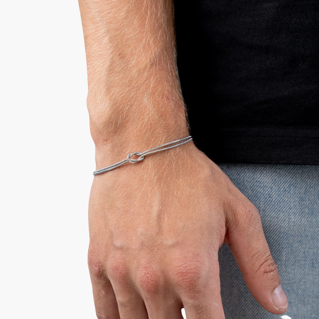 Bracelet pour homme avec taille ajustable et détail de nœud
