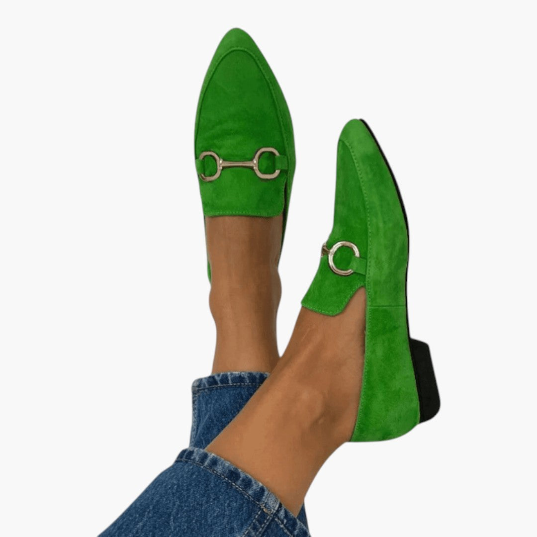 Chaussures Mocassins Femme a Finition Suédée et Détail Métallique