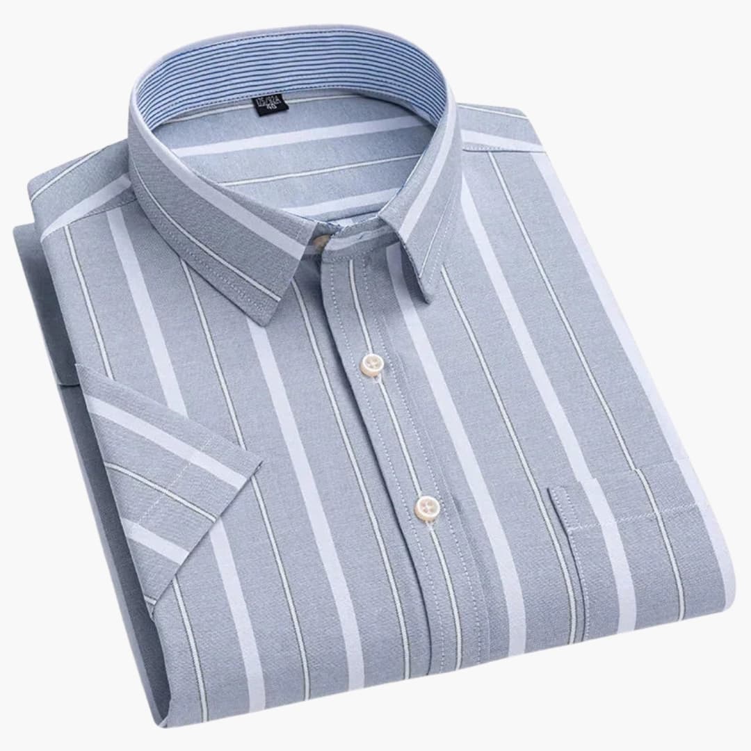 Chemise homme à manches courtes avec col replié et fermeture boutonnée