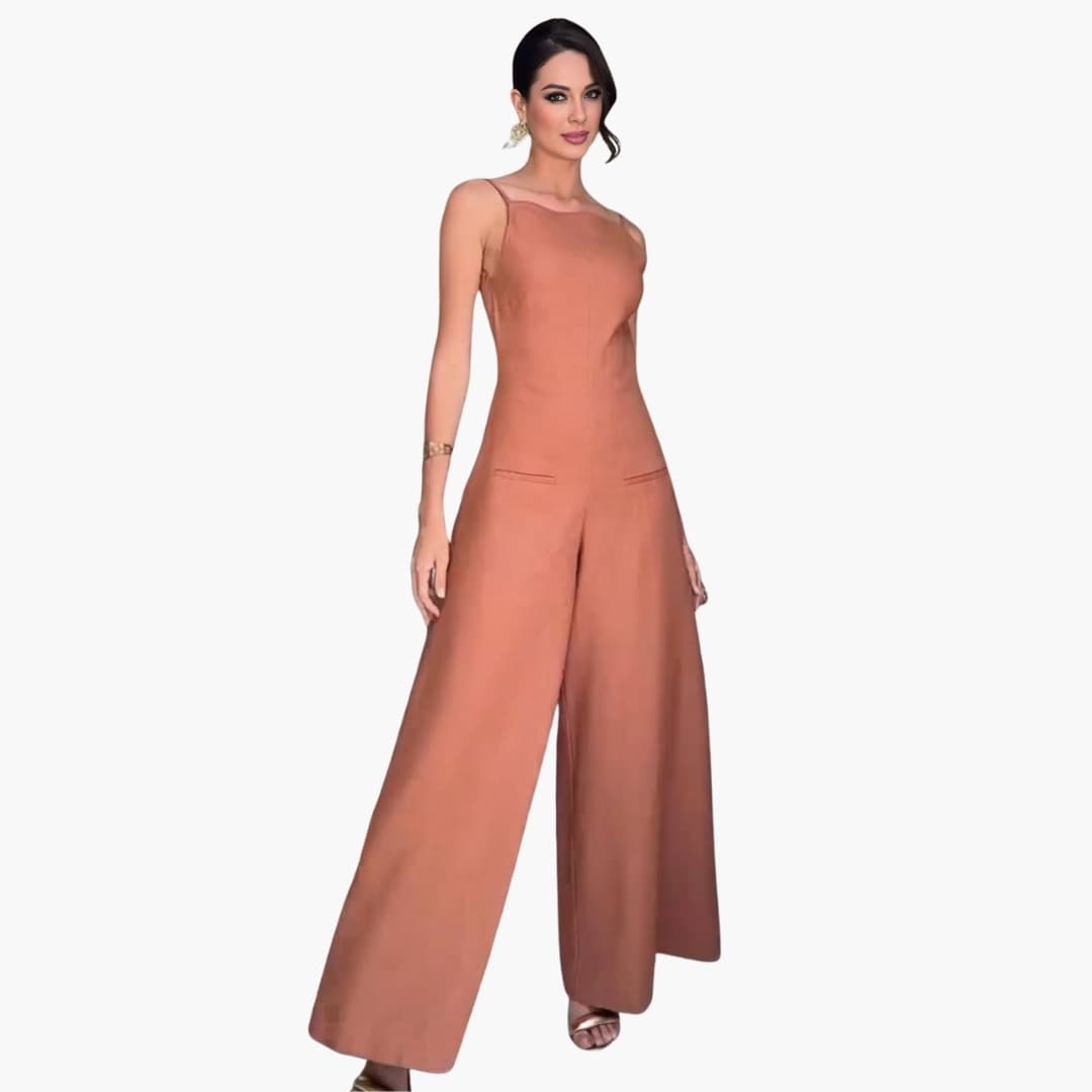 Combinaison femme à fines bretelles avec dos dégagé