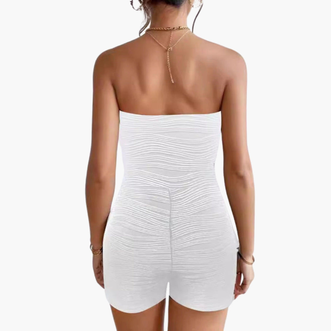 Combinaison short femme sans bretelles à texture froncée