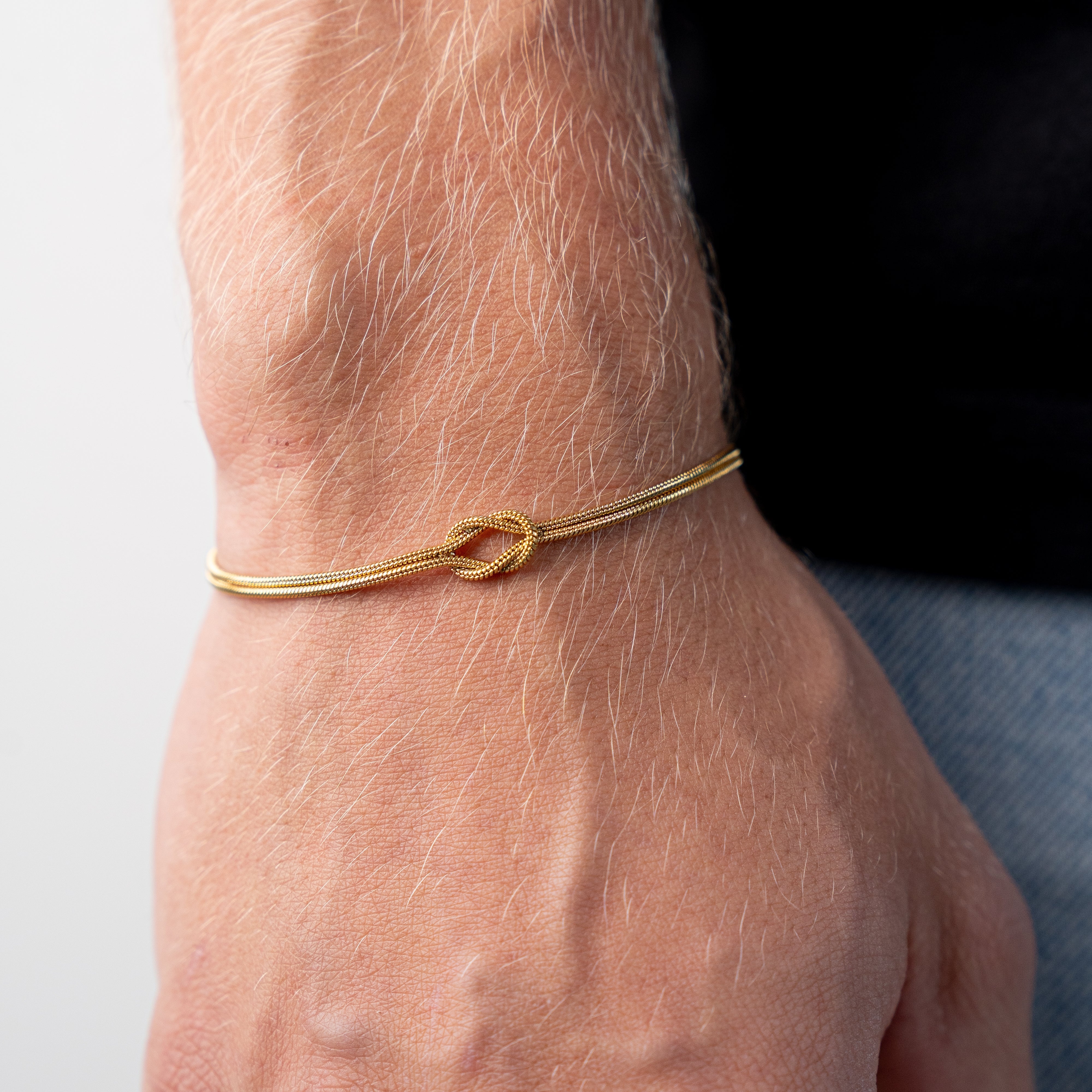 Bracelet homme fin 1.5mm doré | Design élégant et taille ajustable