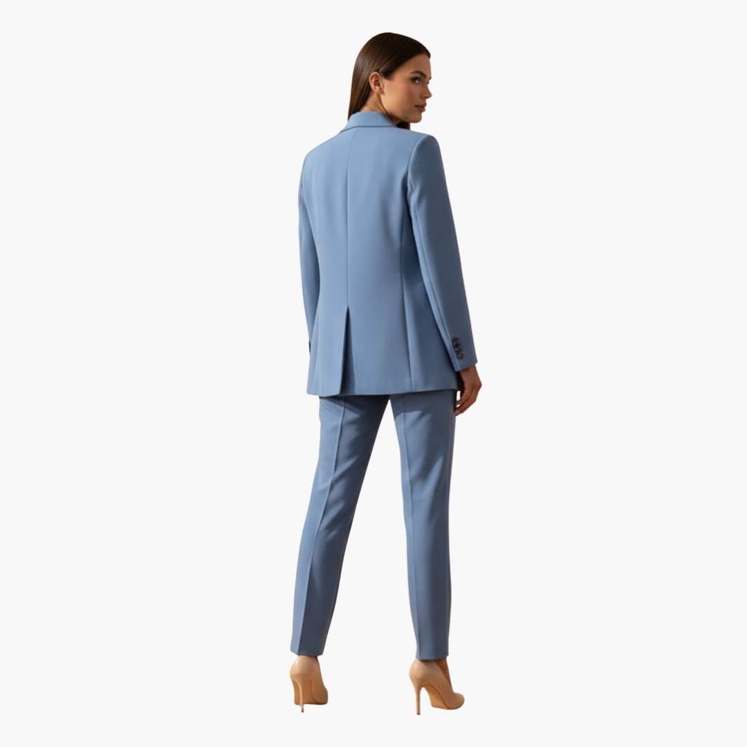 Completo Blazer e Pantaloni Donna con Rever a Lancia e Taglio Slim