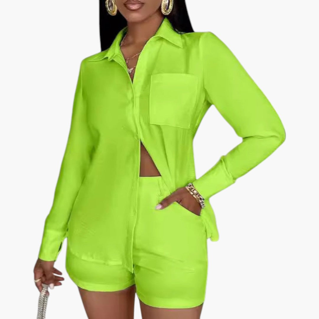 Completo camicie e pantaloncini da donna con colletto classico e tasche