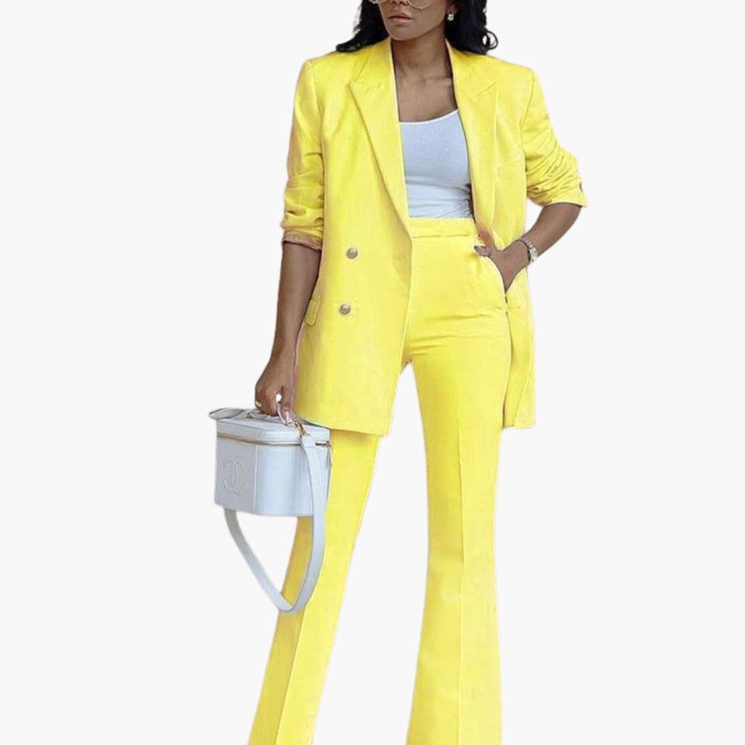 Ensemble costume deux pièces femme avec blazer double boutonnage et pantalon évasé