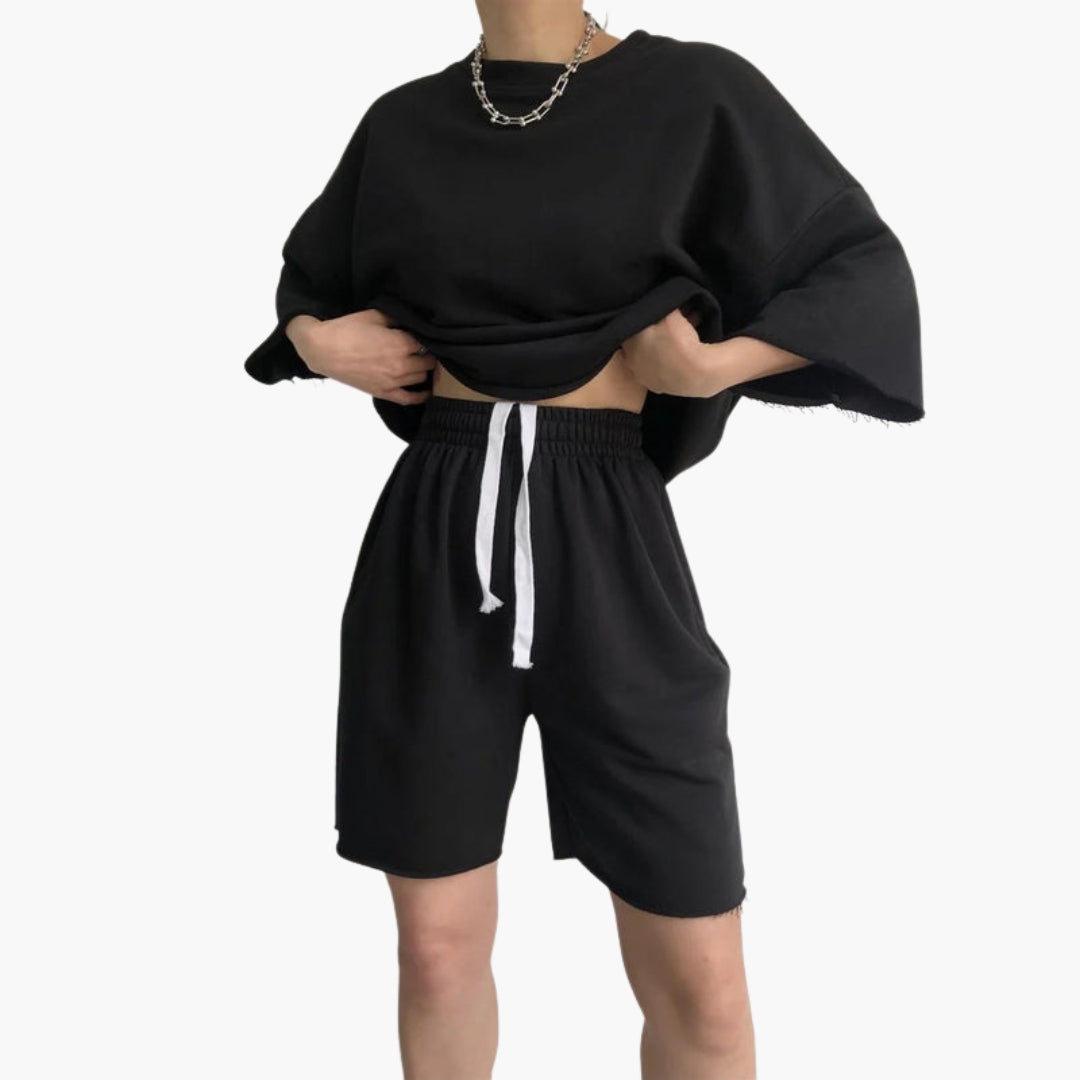 Completo sportivo donna con top corto e pantaloncini con coulisse