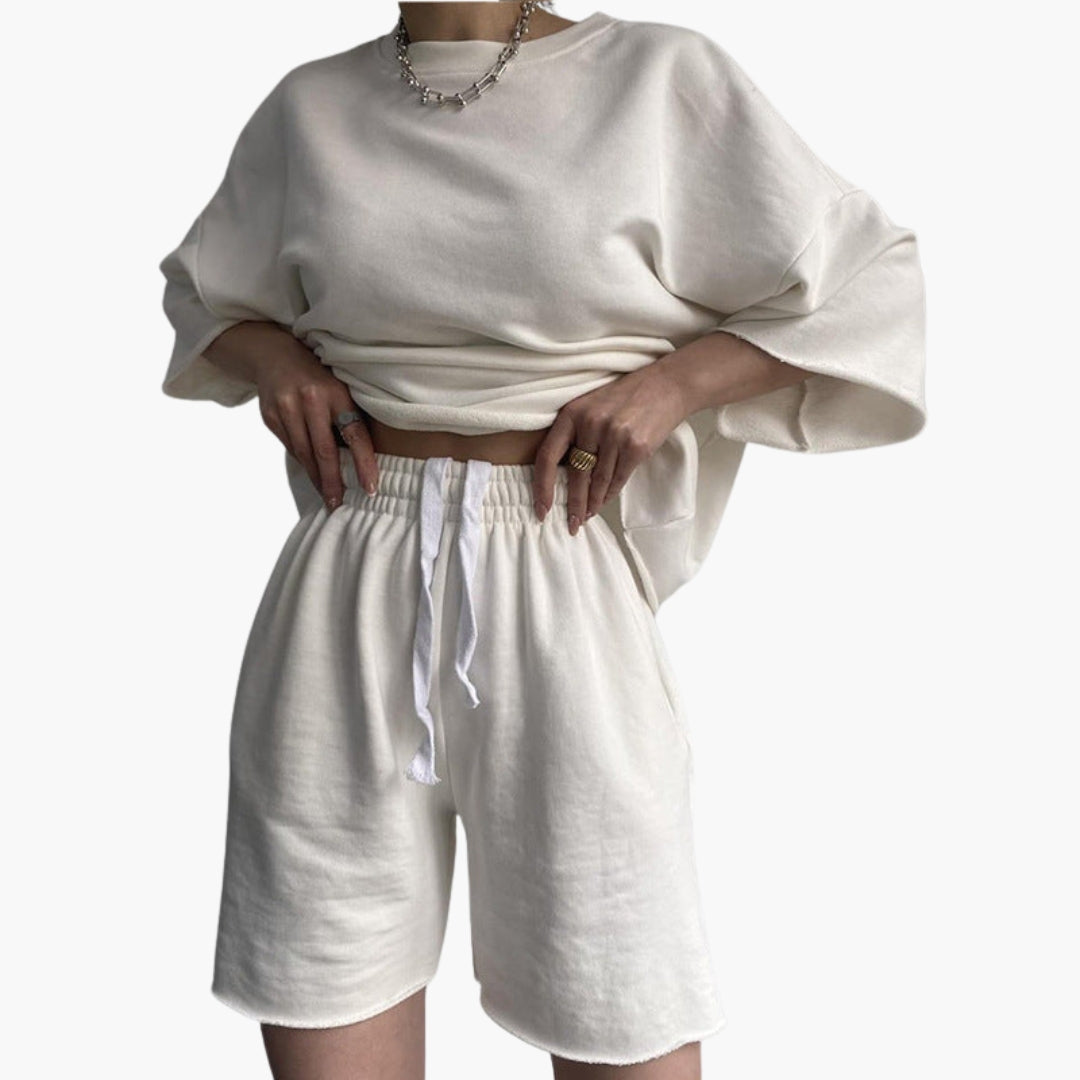 Completo sportivo donna con top corto e pantaloncini con coulisse