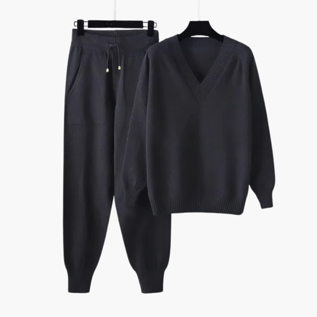 Ensemble détente femme en maille avec haut col V et pantalon taille élastique