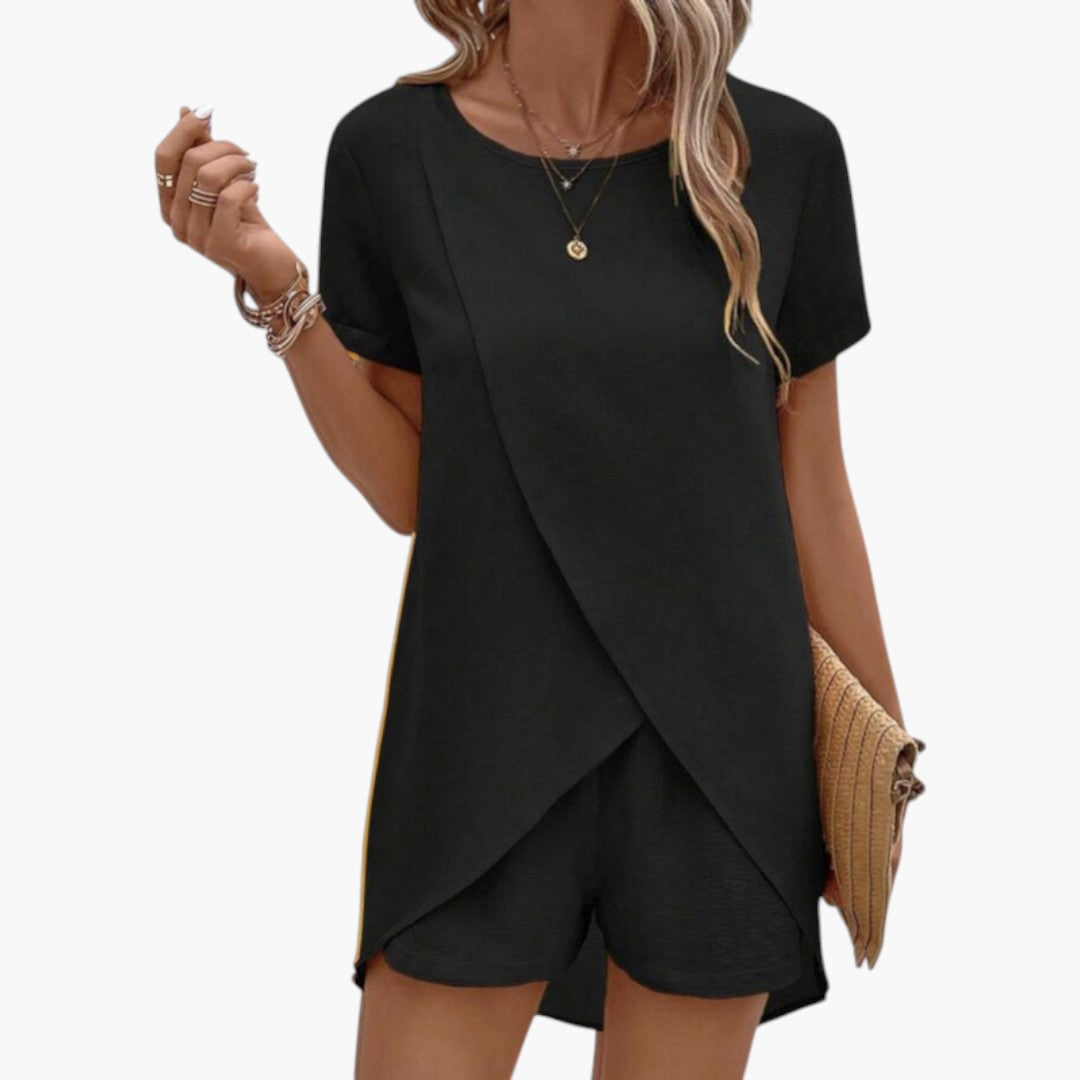 Ensemble deux pièces femmes avec haut croisé et short assorti