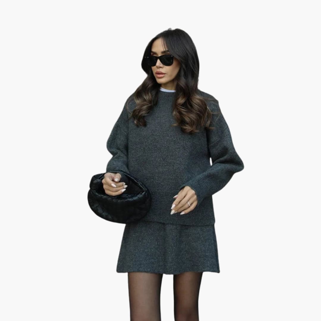 Ensemble en maille pour femme avec pull à manches longues et jupe courte