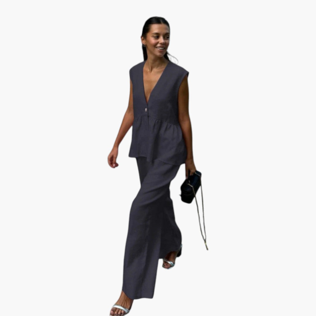 Completo estivo da donna con maglia a scollo a V profondo