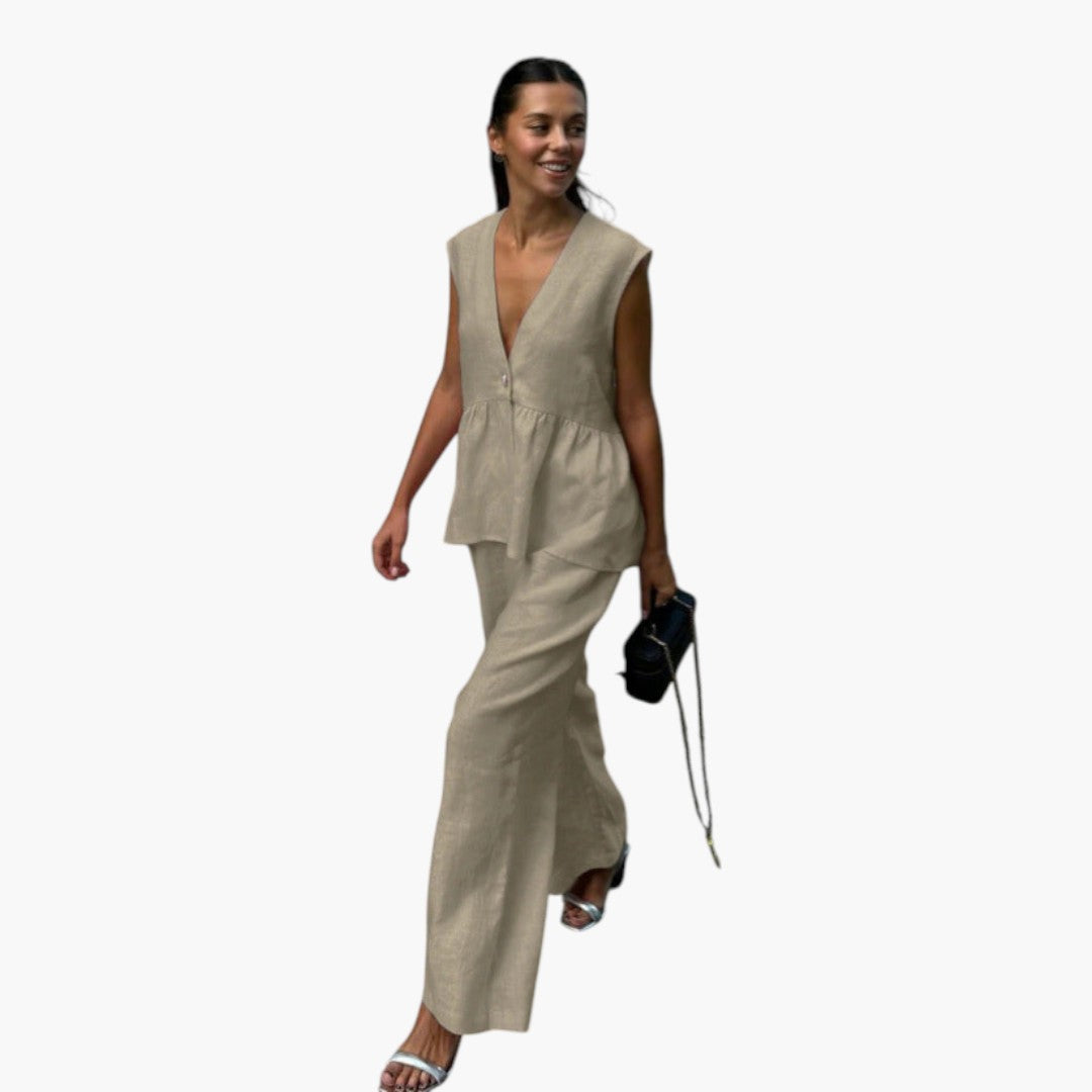 Completo estivo da donna con maglia a scollo a V profondo