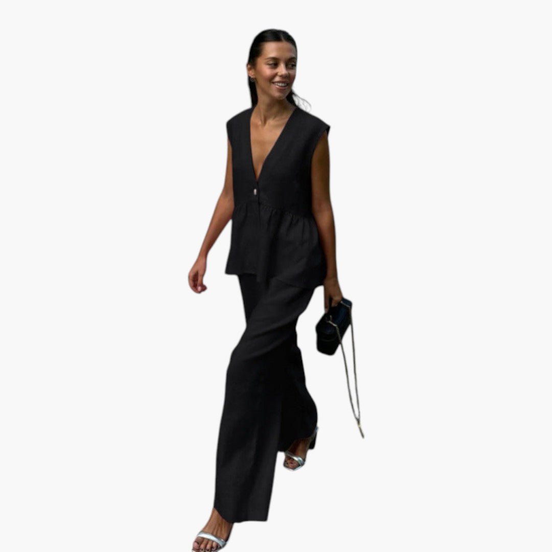 Completo estivo da donna con maglia a scollo a V profondo