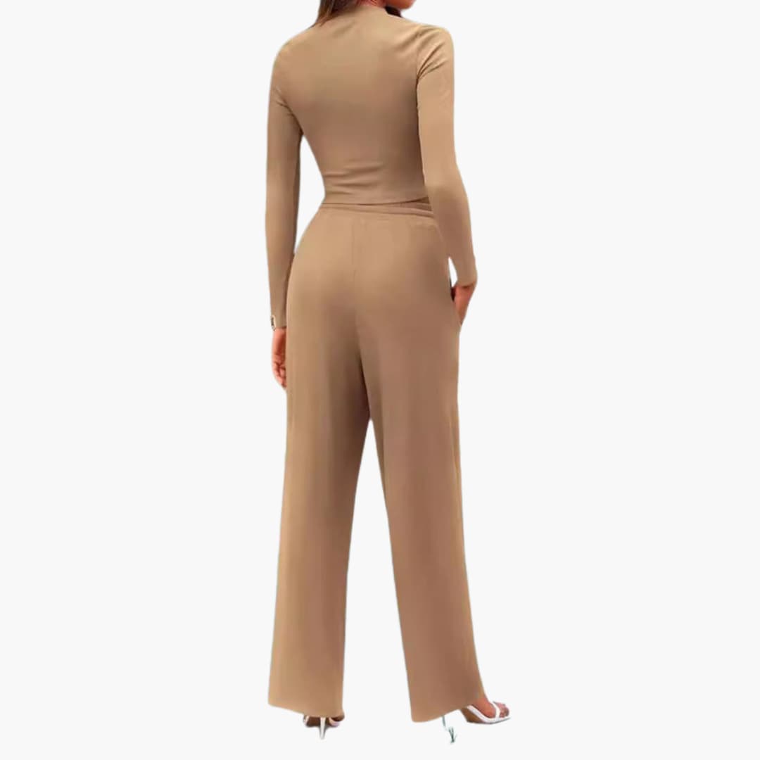 Completo donna con top a maniche lunghe e pantaloni larghi