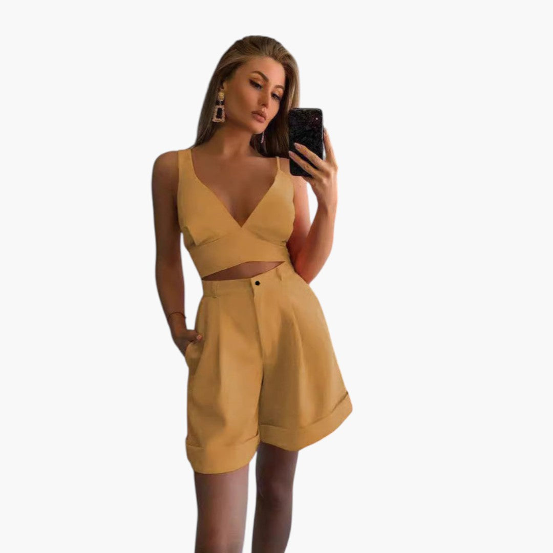 Ensemble femme avec haut court col V et short taille élastique